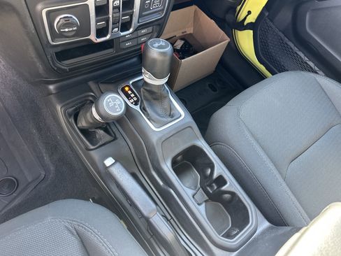 Used 2023 Jeep Wrangler Unlimited w/ Sun & Screen Package image 35