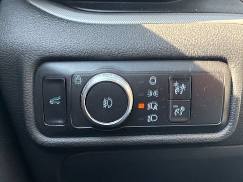 Used 2020 Ford Explorer XLT w/ Equipment Group 202A AWD/4WD image 27
