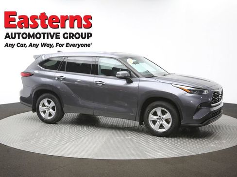 Used 2022 Toyota Highlander LE image 48