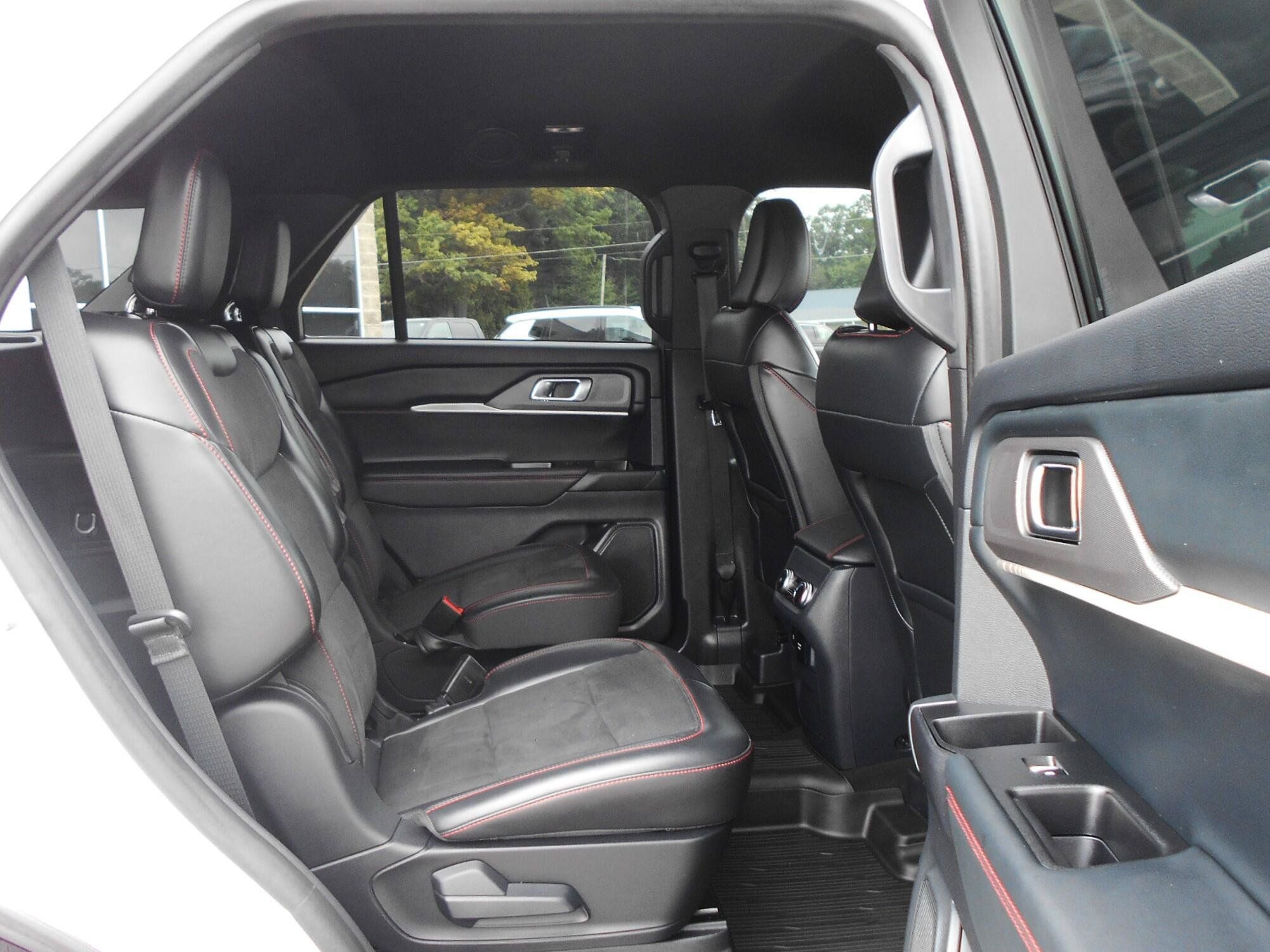 Used 2025 Ford Explorer ST AWD/4WD image 24