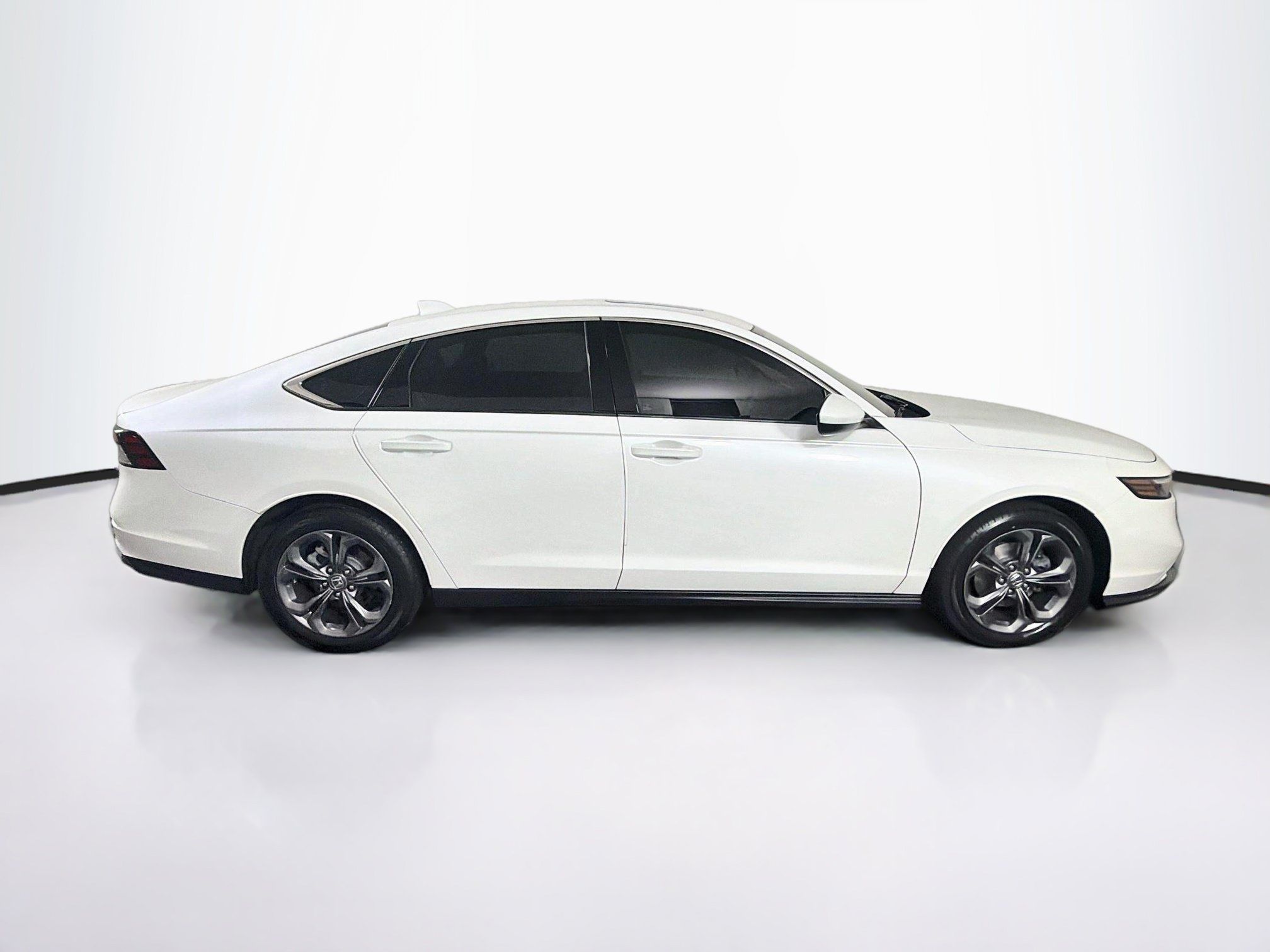 Used 2023 Honda Accord EX image 10