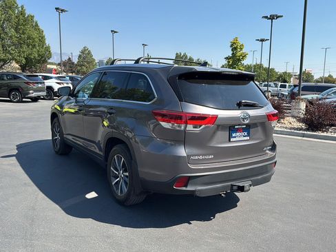 Used 2018 Toyota Highlander XLE AWD/4WD image 4