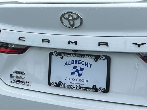 Used 2025 Toyota Camry SE w/ Convenience Package image 7