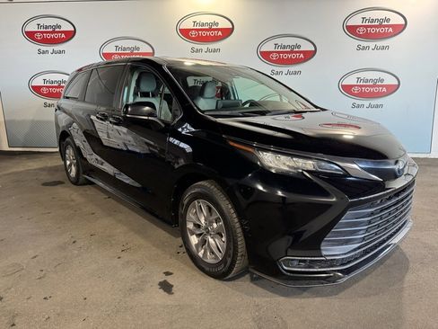 Used 2022 Toyota Sienna LE image 3