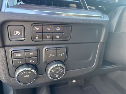 New 2026 Chevrolet Suburban Premier image 3