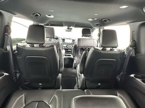 Used 2024 Chrysler Pacifica Select image 22