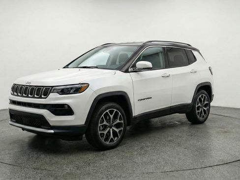 Used 2025 Jeep Compass Limited image 3