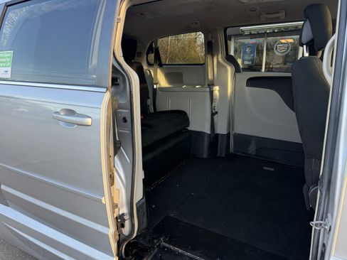 Used 2011 Dodge Grand Caravan Crew w/ Safety Sphere Group image 31