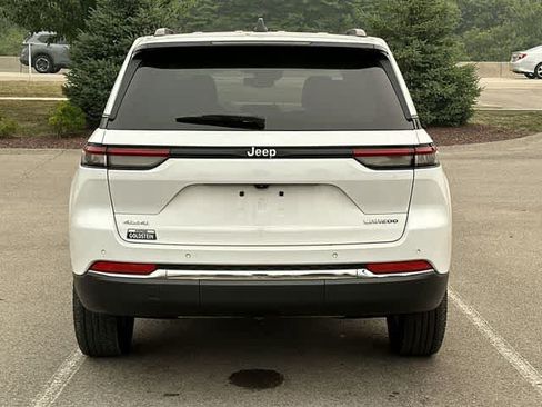 Used 2023 Jeep Grand Cherokee Laredo AWD/4WD image 4