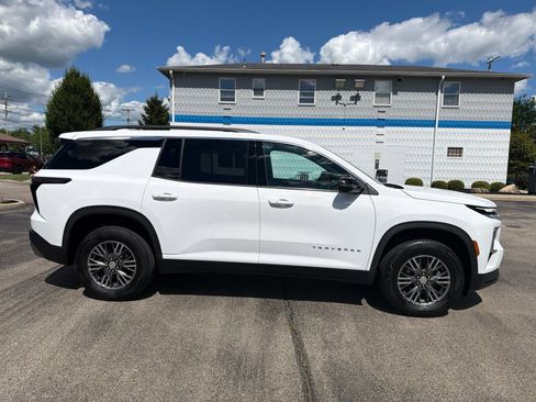 Used 2024 Chevrolet Traverse LT FWD image 6