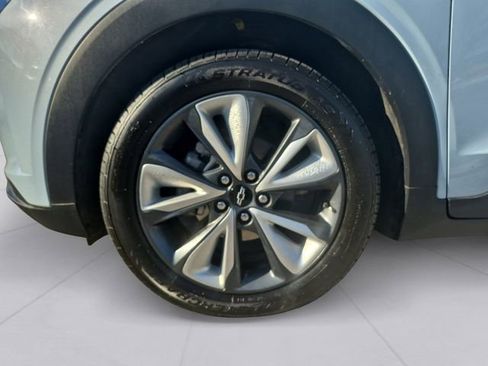 Used 2022 Chevrolet Bolt EUV LT w/ Convenience Package image 9