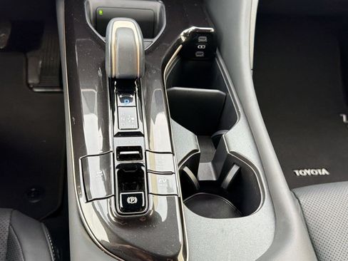 Certified 2024 Toyota Crown AWD/4WD image 19