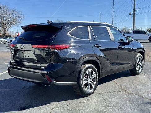 Used 2023 Toyota Highlander XLE image 5