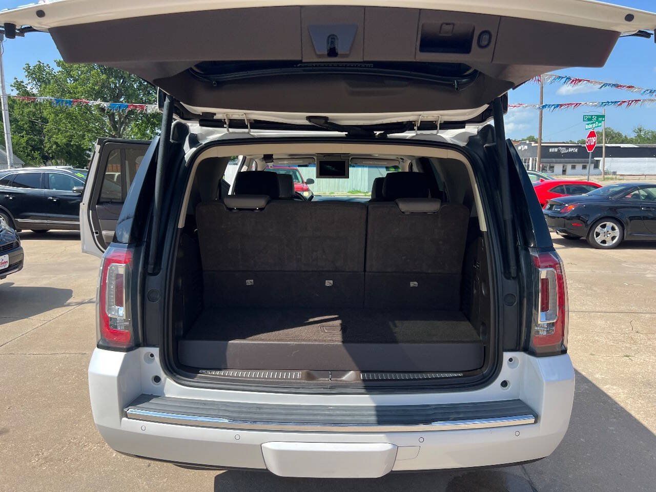 Used 2017 GMC Yukon Denali w/ Open Road Package AWD/4WD image 25