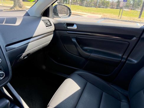 Used 2010 Volkswagen Jetta SE image 12