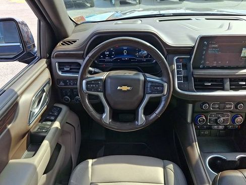 Used 2022 Chevrolet Suburban LT w/ Luxury Package AWD/4WD image 11