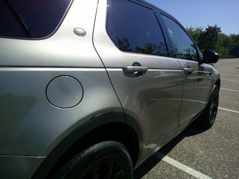 Used 2018 Land Rover Discovery Sport HSE image 26