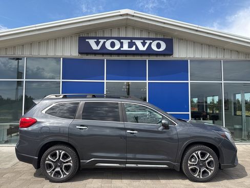 Used 2023 Subaru Ascent Touring image 7