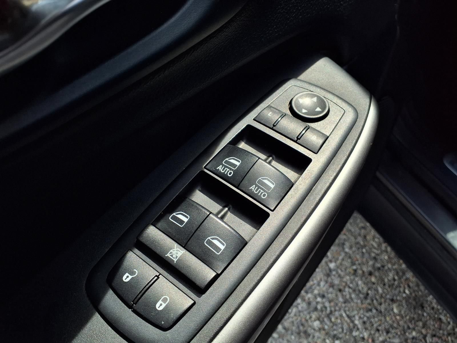 Used 2019 Jeep Cherokee Limited AWD/4WD image 16