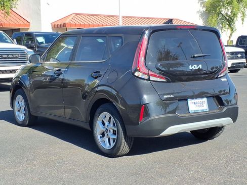 Used 2023 Kia Soul LX w/ LX Technology Package FWD image 3
