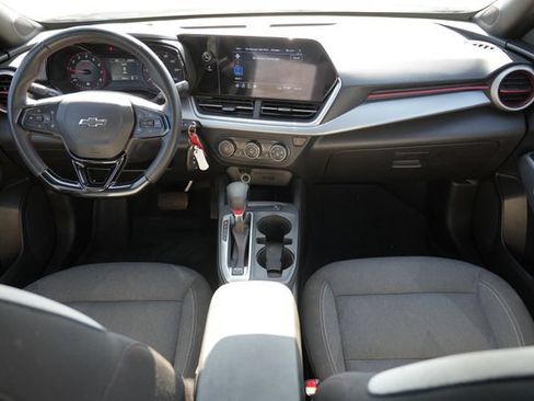 Used 2025 Chevrolet Trax RS w/ Sunroof Package FWD image 17