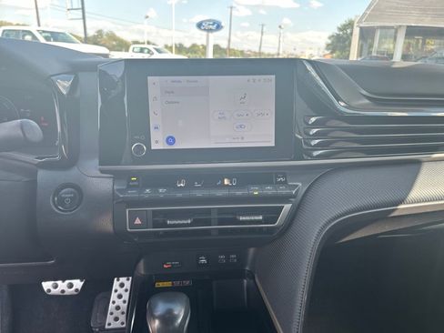 Used 2025 Toyota Camry SE image 11