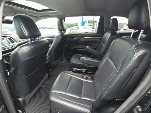 Used 2018 Toyota Highlander Limited AWD/4WD image 29