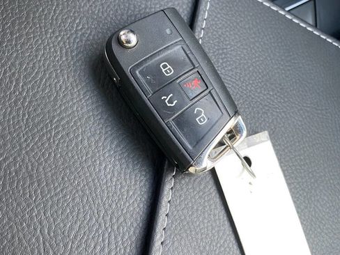 Used 2021 Volkswagen Tiguan SE image 20