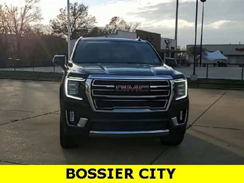 Used 2022 GMC Yukon SLT w/ SLT Luxury Package image 3