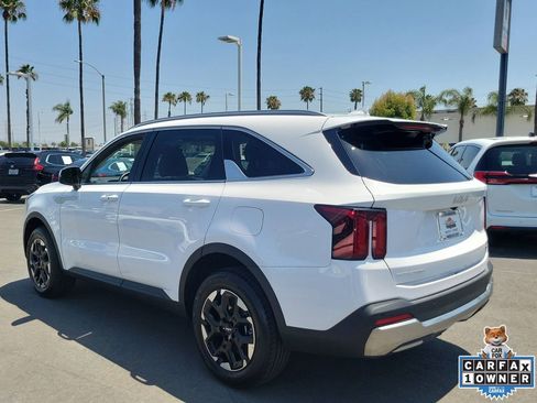 Used 2024 Kia Sorento S AWD/4WD image 3