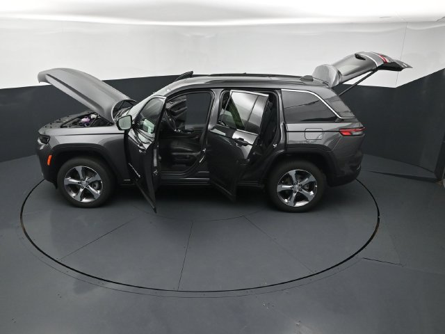 New 2026 Jeep Grand Cherokee Limited w/ Luxury Tech Group II AWD/4WD image 27