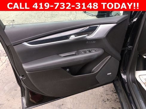 Used 2025 Cadillac XT5 Premium Luxury image 5