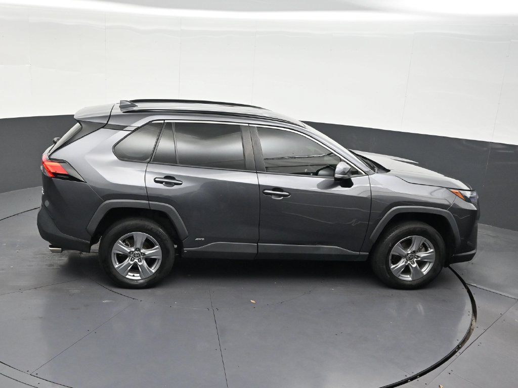 Used 2022 Toyota RAV4 XLE AWD/4WD image 23
