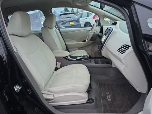 Used 2013 Nissan Leaf SV image 10