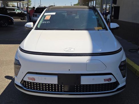 Used 2024 Hyundai Kona Limited FWD image 2