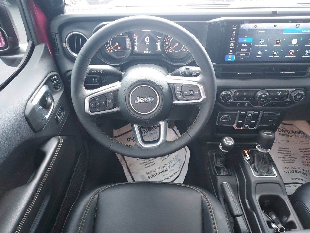 Used 2024 Jeep Wrangler Unlimited Sahara AWD/4WD image 16