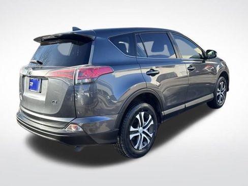 Used 2018 Toyota RAV4 LE image 4