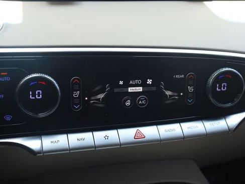 Used 2023 Genesis GV70 2.5T w/ Select Package AWD/4WD image 19