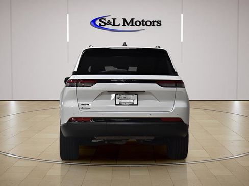 Certified 2023 Jeep Grand Cherokee Altitude AWD/4WD image 7
