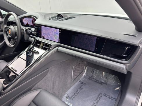 Used 2025 Porsche Panamera 4 AWD/4WD image 15