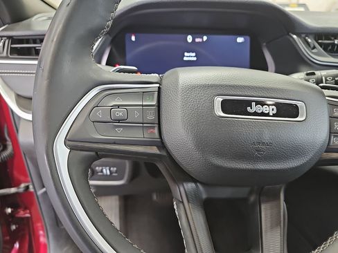 Used 2024 Jeep Grand Cherokee Altitude AWD/4WD image 17
