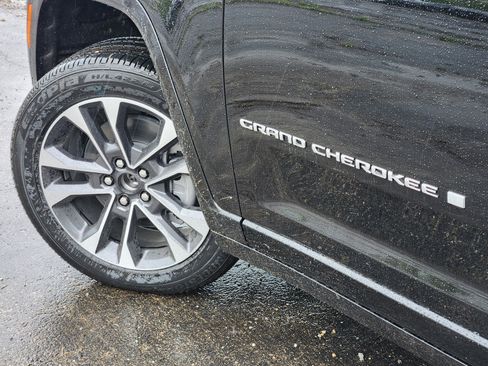 New 2025 Jeep Grand Cherokee L Overland AWD/4WD image 18