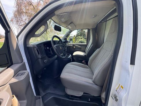 Used 2022 Chevrolet Express 3500 w/ Power Convenience Package RWD image 11