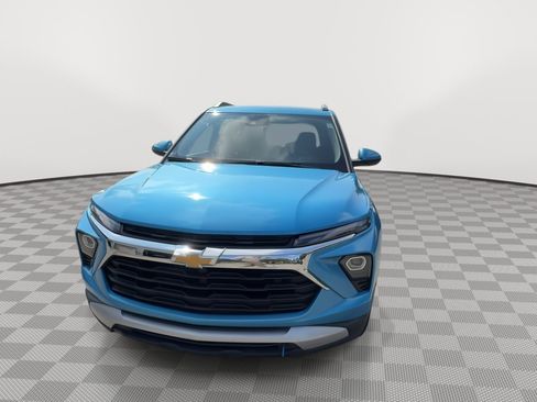Used 2025 Chevrolet TrailBlazer LT w/ LT Cold Weather Package AWD/4WD image 3