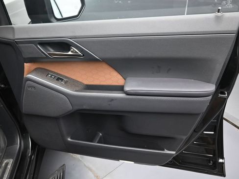 Used 2026 Lexus GX 550 w/ Accessory Package (2T) AWD/4WD image 41