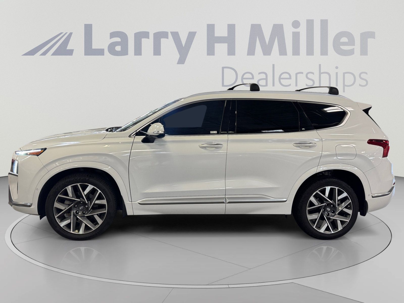 Used 2023 Hyundai Santa Fe Calligraphy FWD image 2