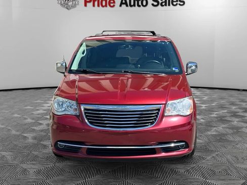 Used 2015 Chrysler Town & Country Touring image 2