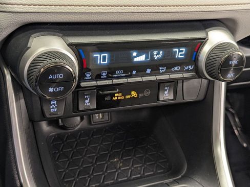 Used 2023 Toyota RAV4 XLE Premium image 27