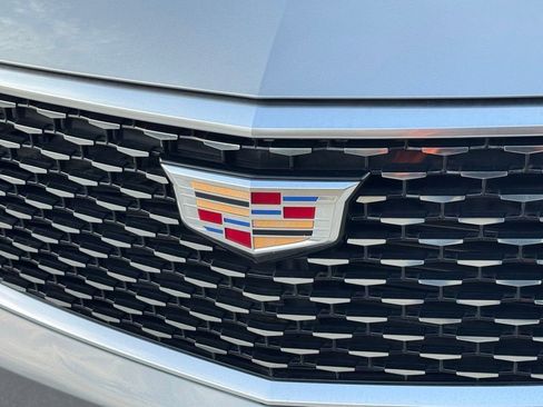Certified 2025 Cadillac XT6 Premium Luxury image 9