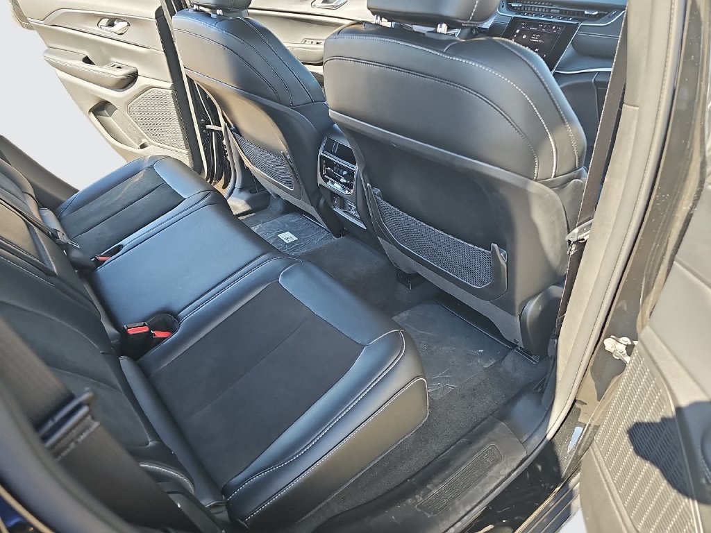 Used 2024 Jeep Grand Cherokee Altitude AWD/4WD image 11